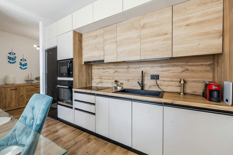 Fully-equipped kitchen