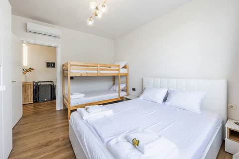 Bedroom with a double and a bunk bed