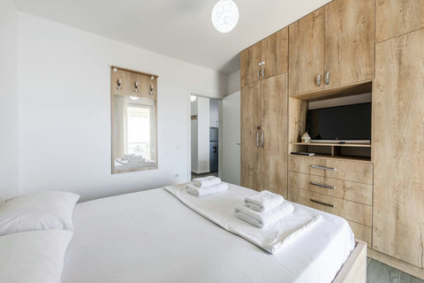 Bedroom with a double bed