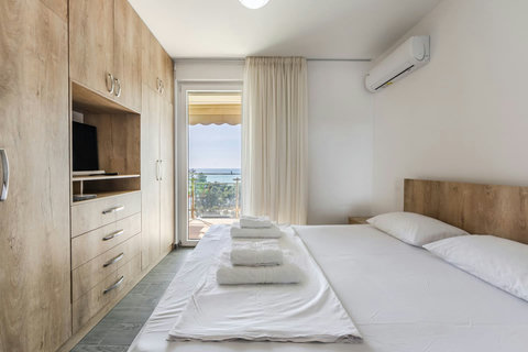 Bedroom with a double bed