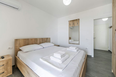 Bedroom with a double bed