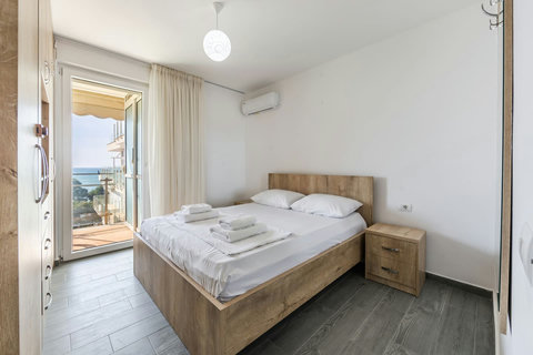 Bedroom with a double bed