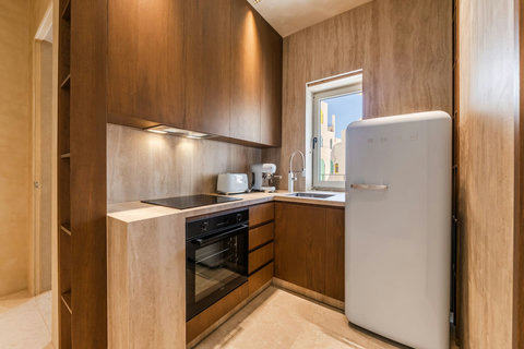 Fully-equipped kitchen