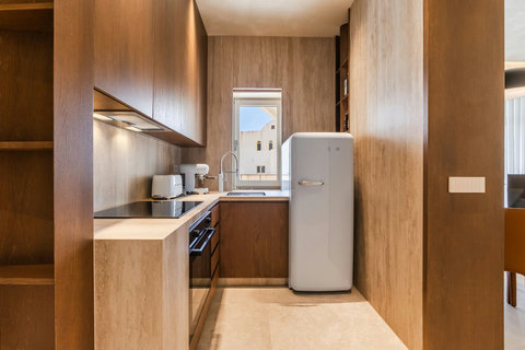 Fully-equipped kitchen