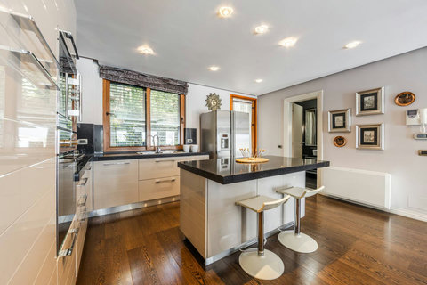 Fully-equipped kitchen