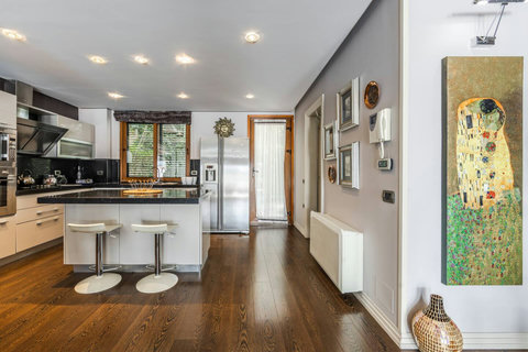 Fully-equipped kitchen