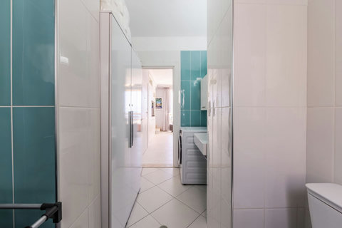 Bathroom 1 (Ground floor)