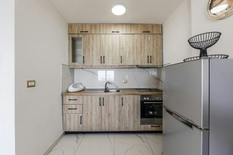 Fully-equipped kitchen