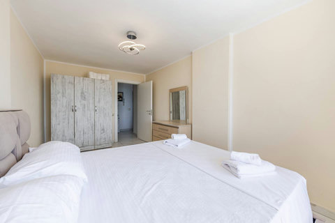 Bedroom with a double bed