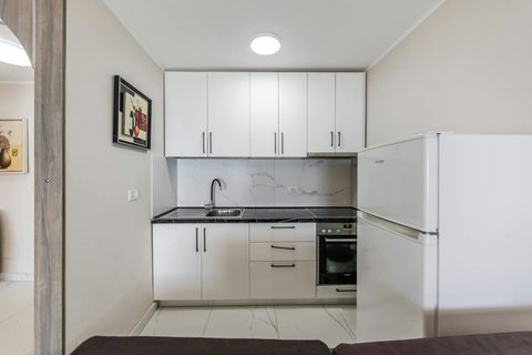 Fully-equipped kitchen