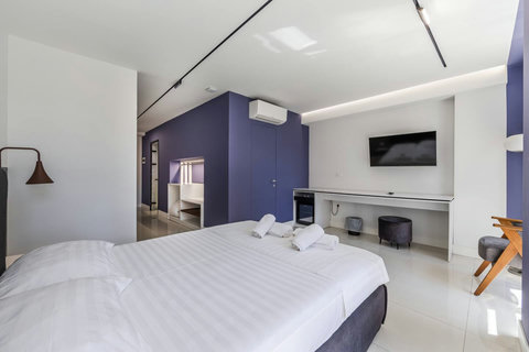 Bedroom with a double bed