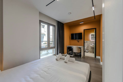 Bedroom with a double bed