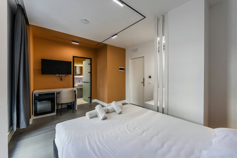 Bedroom with a double bed