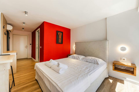 Bedroom with a double bed