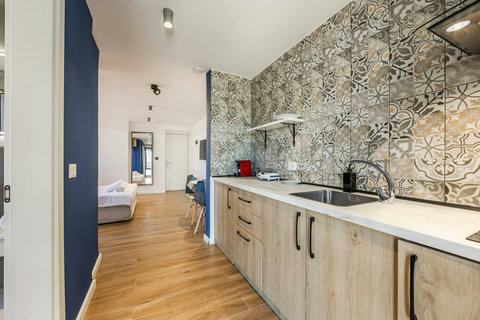 Fully-equipped kitchen