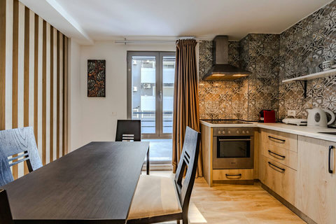 Fully-equipped kitchen and dining area