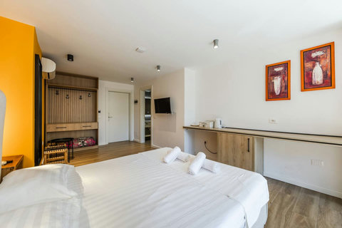 Bedroom with a double bed