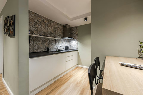 Fully-equipped kitchen