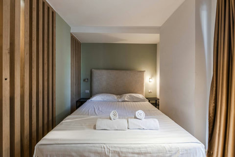 Bedroom with a double bed