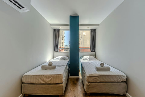 Bedroom with two single beds