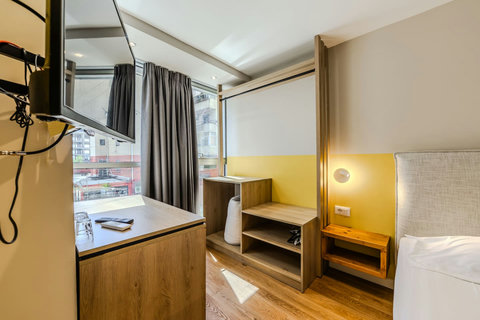 Bedroom with a double bed