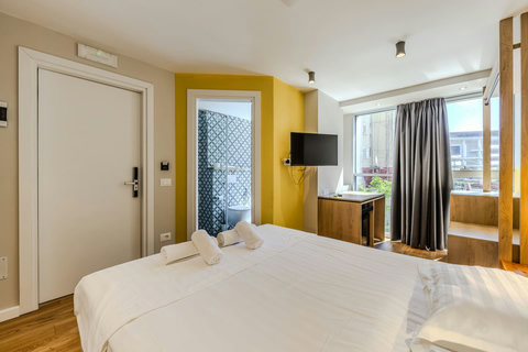 Bedroom with a double bed