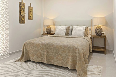 King size-bed with a comfortable mattress