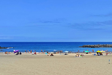 Just 3 minutes’ walk to Playa de Troya and local bars, shops, and promenade.