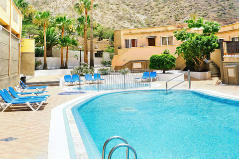 Sun loungers at the pool of Altos del Roque