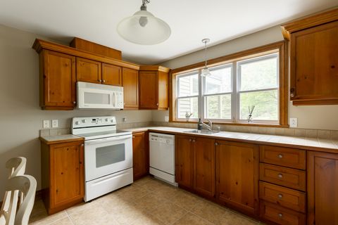 "5 star kitchen. Clean and spacious."