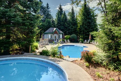 "Lovely pool & fireplace - just a really great getaway!"