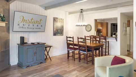 The space was cozy and well equipped. It’s conveniently located, very close to the village. We had a lovely stay. Communication with Afshan was great.