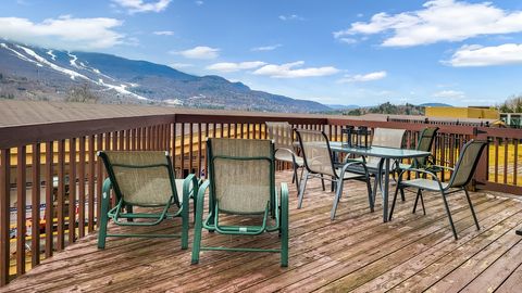 Everything meets our expectation. Great location where it's easy to access the Village and the hiking trails near by. The place is very clean and has everything we need. Overall a really great stay.