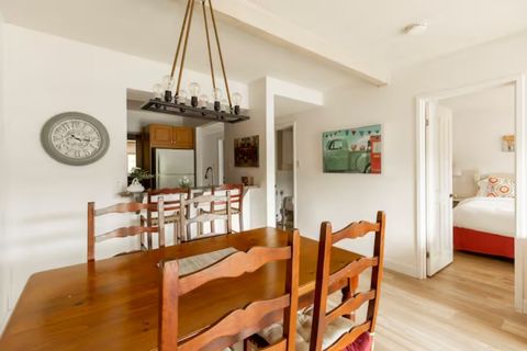 Nice stay at Afshan's place, communication was fast and flat was as described.