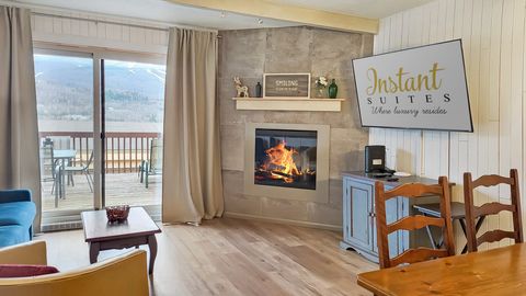 My favorite part was waking up in the morning and seeing the mountain. all the twinkling lights of the village , the snow and the rising sun. A fantastic view.