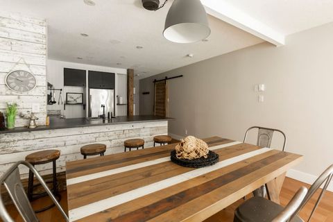 "The house is great! The host is amazing. I will definitely come back to this place . thanks for everything."