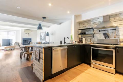 "Super comfortable and well equipped. Ideal to enjoy your stay in Mont Tremblant. The flat is super clean and comfortable"