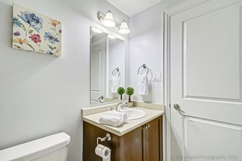 Fully stocked bathroom with basic cleaning essentials like soaps, shampoo, clean towels etc