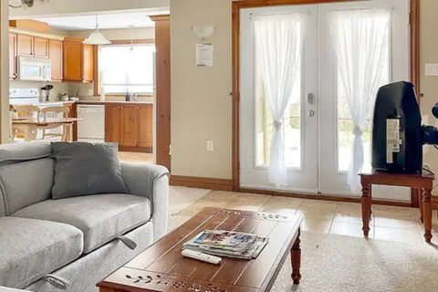 Well equipped accommodation, very clean and well located 10 minutes from Mont-Tremblant village."