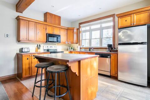 "Amazing kitchen, felt like home. Do visit"