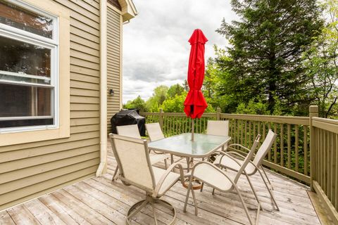 "Lovely spot for your friends or family to get together for a ski, golf or nature getaway. Very cute setup in a very nice, safe area."