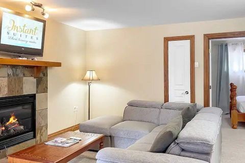 " It had everything we needed for our short trip. Very clean and organized. Excellent communication from our host. Would definitely stay again!"