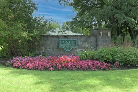 "Great location between the town and the ski hill"