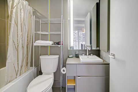 Spa-like elegance: Immaculate bathrooms with fresh towels and luxury toiletries provided.