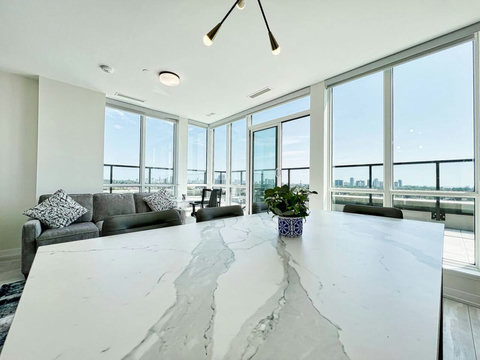 A welcoming spot to enjoy breakfast, lunch, or dinner