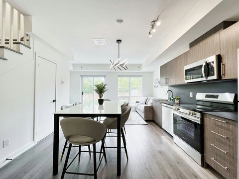 Dine in style with a view in this modern kitchen and dining area - the best spot to enjoy delicious meals while taking in the beauty of the outdoors