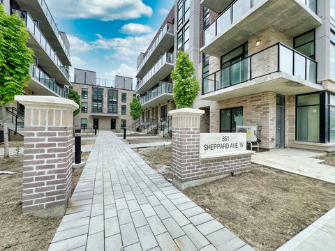 Well-kept rooftop residence with plenty of natural light.”