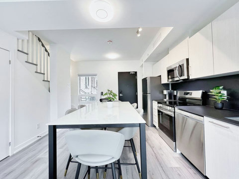 Fully equipped kitchen and bright dining area.