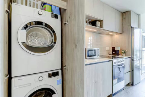 “Less clutter, more living.