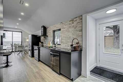 Fully equipped for all your cooking needs.